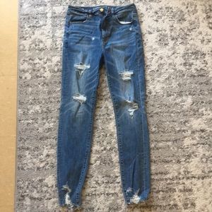 Destroyed denim high waisted jeans